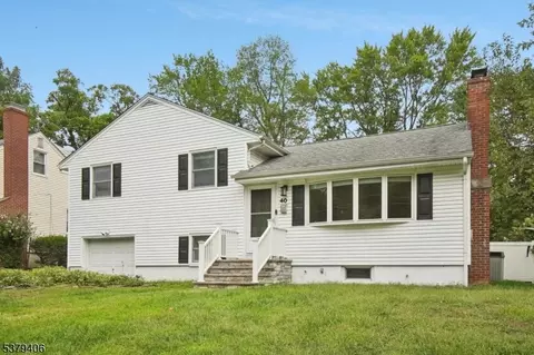 40 Charles St, Livingston, NJ 07039