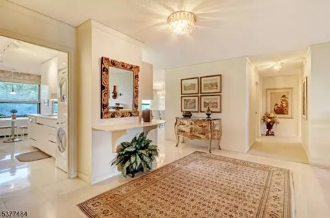 2 Claridge Dr 2hw, Verona, NJ 07044