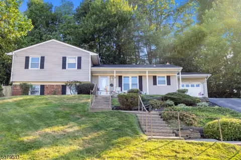 7 Doreen Ct, Rockaway, NJ 07866