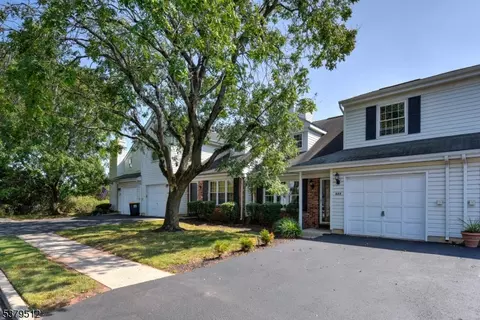 277 Edgeware Ct, Somerset, NJ 08873