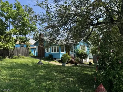 61 Minnehaha Blvd, Lake Hiawatha, NJ 07034