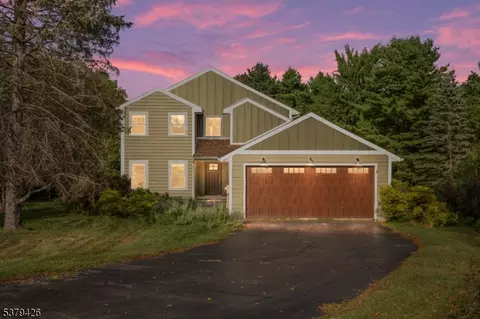 12 Thunder Dr, Glenwood, NJ 07418