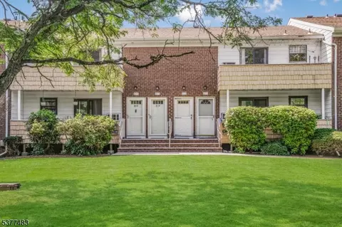 814 Victoria Ct, Hillsborough, NJ 08844