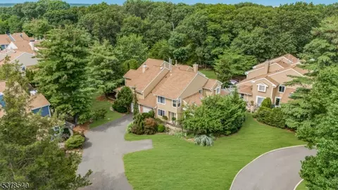 39 Driftwood Dr, Somerset, NJ 08873