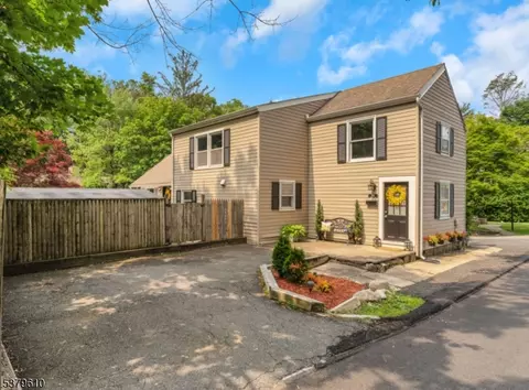 88 Stanhope Rd, Sparta, NJ 07871