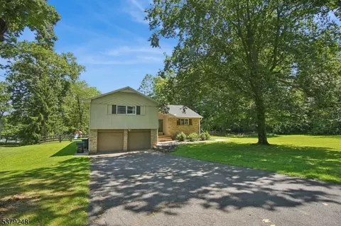 27 Fawn Dr, Flemington, NJ 08822