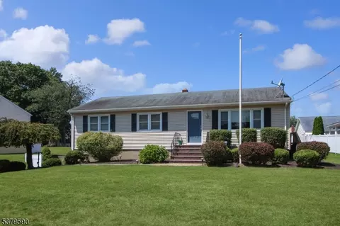 23 Slope Dr, Hackettstown, NJ 07840