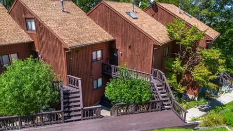 2 Davos Dr #7, Vernon, NJ 07462