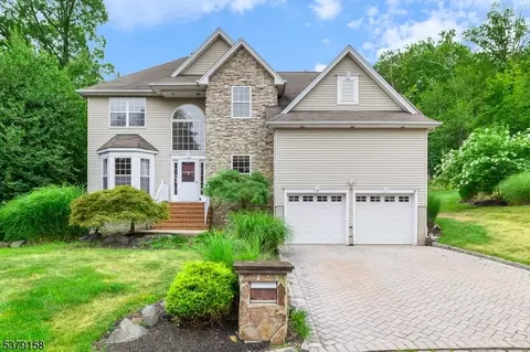 24 Wingate Way, Green Brook, NJ 08812