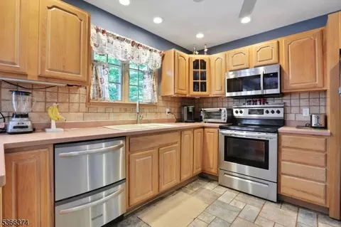 11 Ayers Ci, Newton, NJ 07860