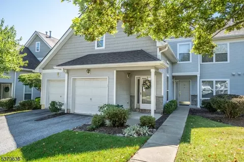 15 Eagles Nest Ln, Hamburg, NJ 07419