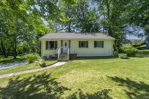 14 Katherine Dr, Lake Hiawatha, NJ 07034