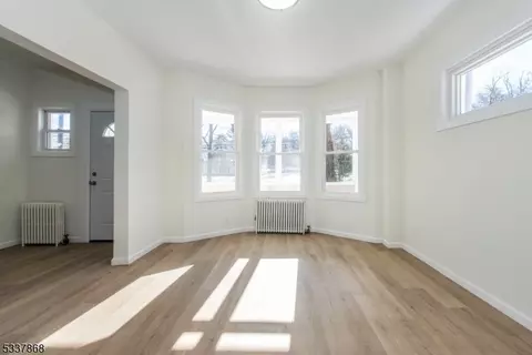 Living - 419 Central Ave, Wayne, NJ 07470 photo 2 of 4