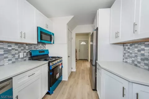 Entry Way - 419 Central Ave, Wayne, NJ 07470 photo 1 of 5