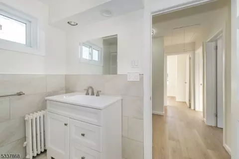 Entry Way - 419 Central Ave, Wayne, NJ 07470 photo 3 of 5