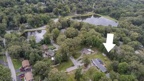 10 Applewood Rd, Hamburg, NJ 07419
