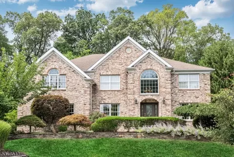 14 Stratton Dr, Wayne, NJ 07470