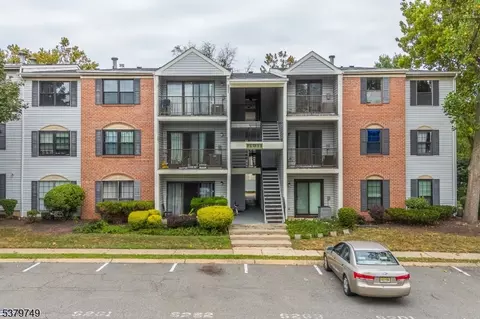 32 Canterbury Ct #32, Piscataway, NJ 08854