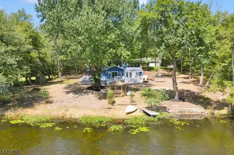 121 W Shore Dr, Newton, NJ 07860