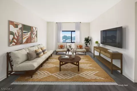 1 Carriage City Plz #616, Rahway, NJ 07065