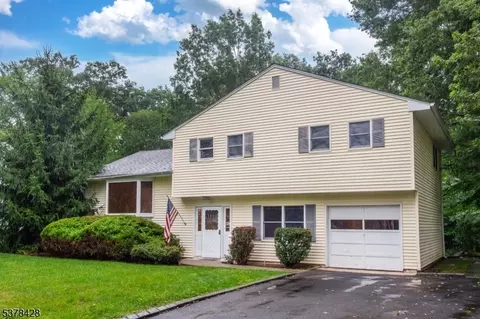 63 Shadow Ln, Berkeley Heights, NJ 07922