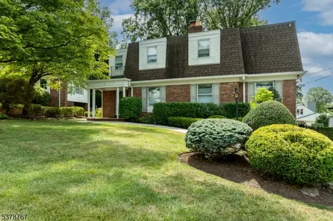 65 Macarthur Dr, Clifton, NJ 07013