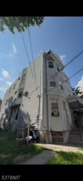 313 S 11th St, Newark, NJ 07103