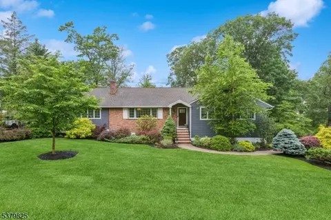 11 Old Farm Rd, Caldwell, NJ 07006