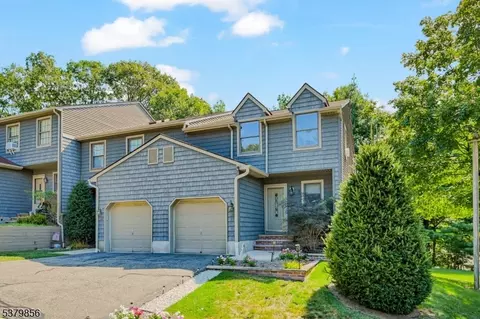 14 Mountain Ridge Rd, Bloomingdale, NJ 07403