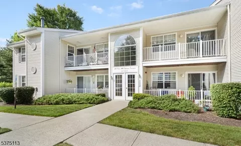 32 Spruce Ter, Mount Arlington, NJ 07856
