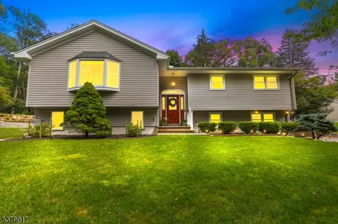 105 Grove St, Oakland, NJ 07436