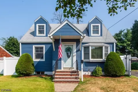 33 Martha Ave, Elmwood Park, NJ 07407