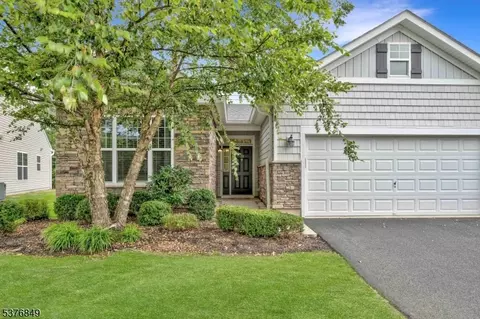 39 Schindler Ct, Somerset, NJ 08873