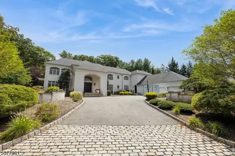3 Rickland Dr, Caldwell, NJ 07006