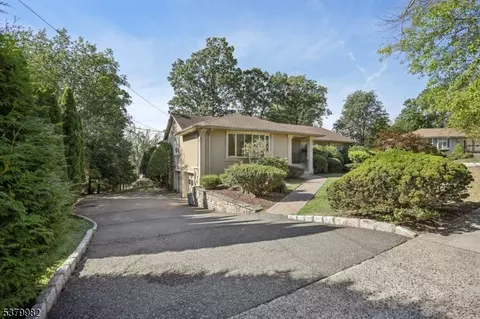 12 Baker St, Wayne, NJ 07470 photo 2