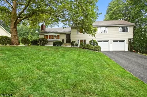 8 Timber Hill Dr, Livingston, NJ 07039
