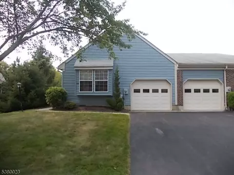 29 Hillsborough Dr # B, Monroe Township, NJ 08831