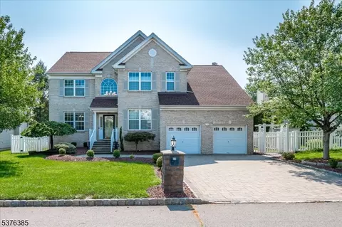 20 Treetops Cir, Princeton, NJ 08540