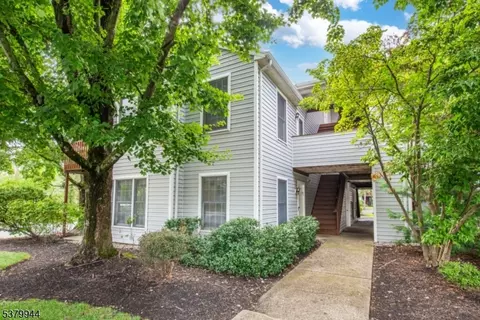 81 Stonyridge Dr, Lincoln Park, NJ 07035