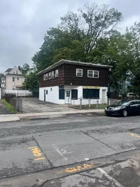 288 Amherst St #3, East Orange, NJ 07018