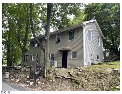 8 Hillside Ave, Stanhope, NJ 07874