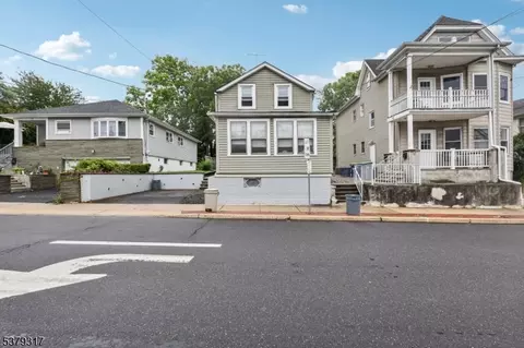 105 W Somerset St, Raritan, NJ 08869