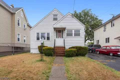13 Shaw St, Garfield, NJ 07026