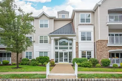 1102 Conrad Way, Somerset, NJ 08873