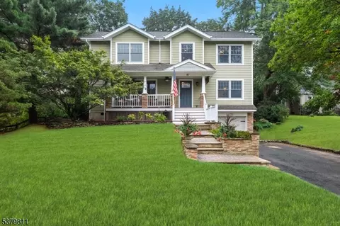 87 Madison St, Gillette, NJ 07933