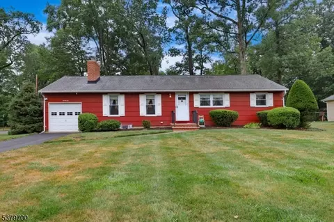 21 Woodfield Dr, Whippany, NJ 07981