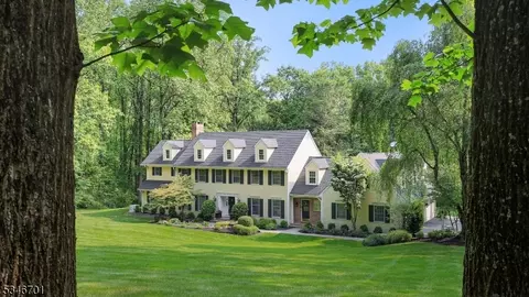 108 Crest Dr, Bernardsville, NJ 07924