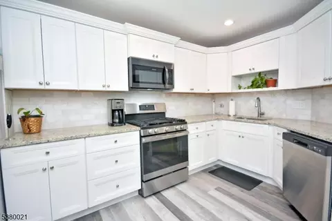 147 Potomac Dr Ondo, Basking Ridge, NJ 07920 photo 2