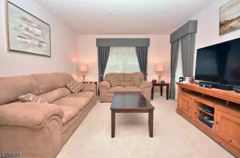 147 Potomac Dr Ondo, Basking Ridge, NJ 07920 photo 8