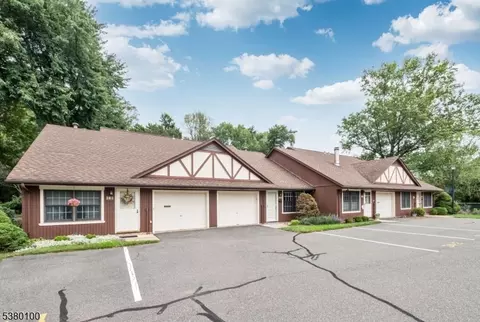 34 Tamaron Dr # -2, Waldwick, NJ 07463